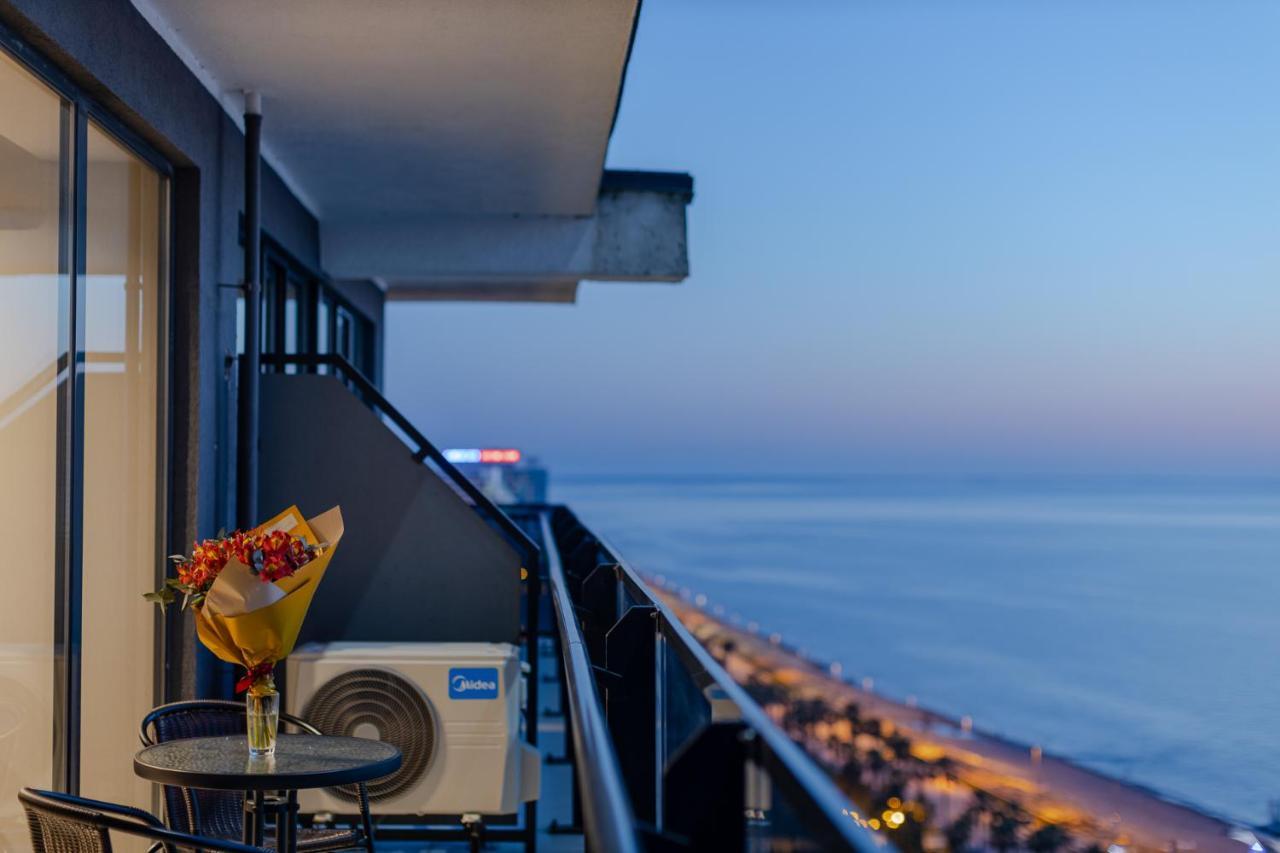 The Spot Apartments - Orbi Beach Tower Batumi Eksteriør billede
