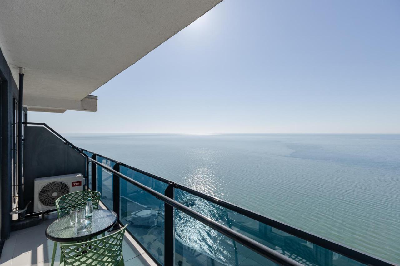 The Spot Apartments - Orbi Beach Tower Batumi Eksteriør billede