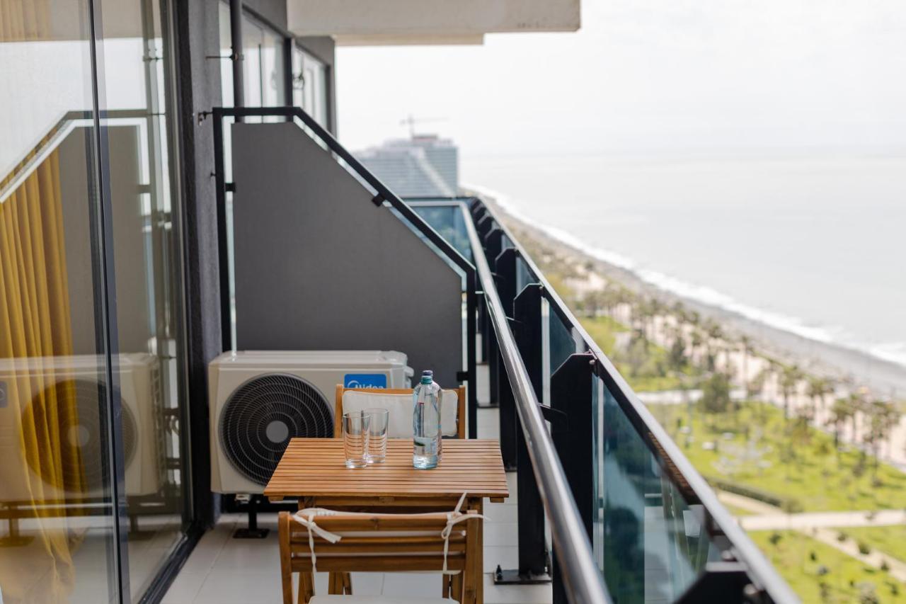 The Spot Apartments - Orbi Beach Tower Batumi Eksteriør billede