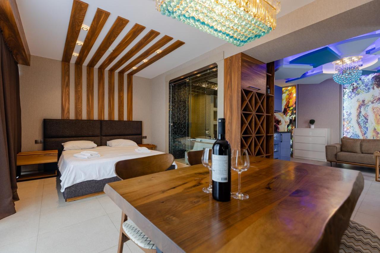 The Spot Apartments - Orbi Beach Tower Batumi Eksteriør billede