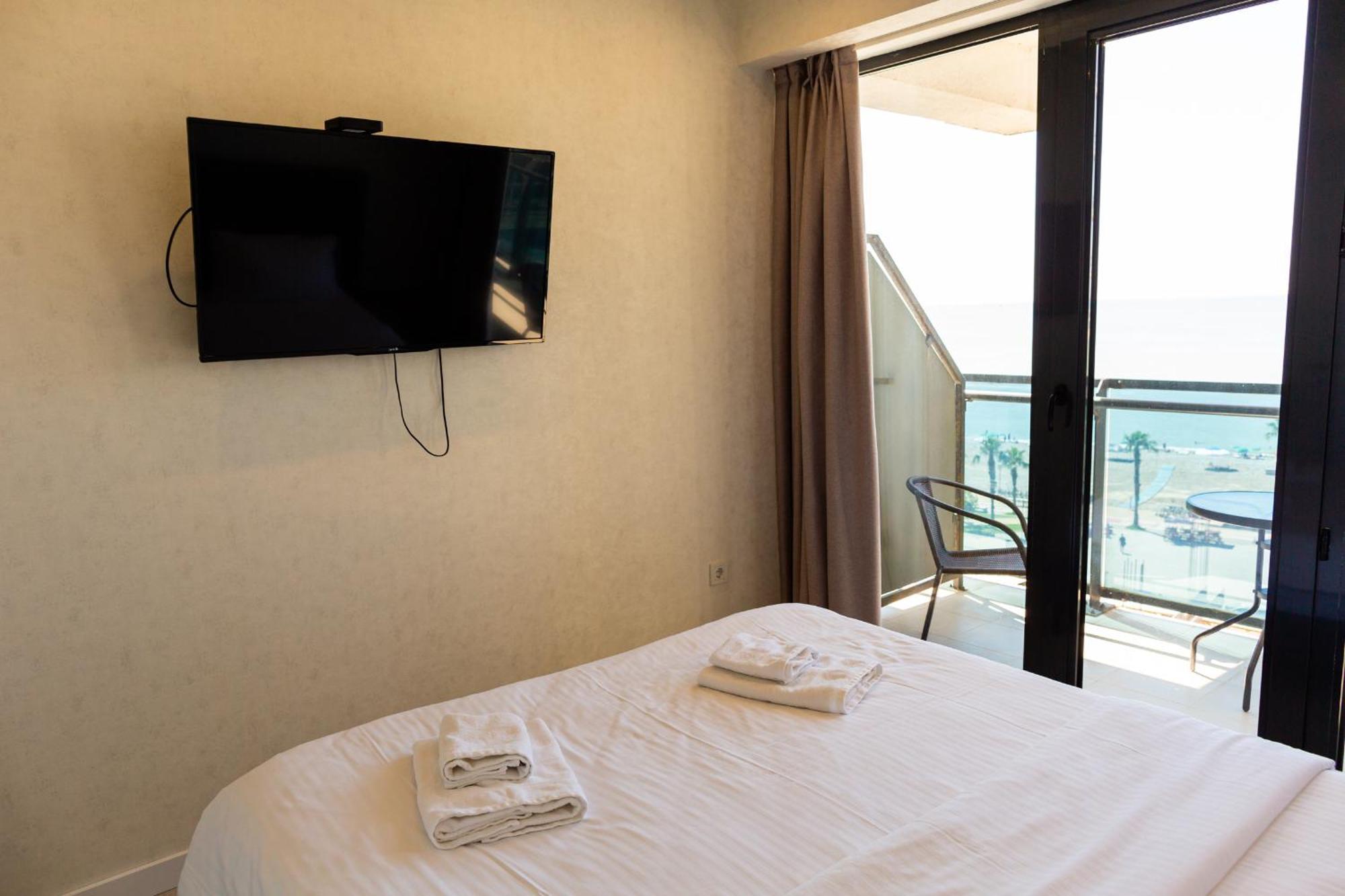 The Spot Apartments - Orbi Beach Tower Batumi Eksteriør billede