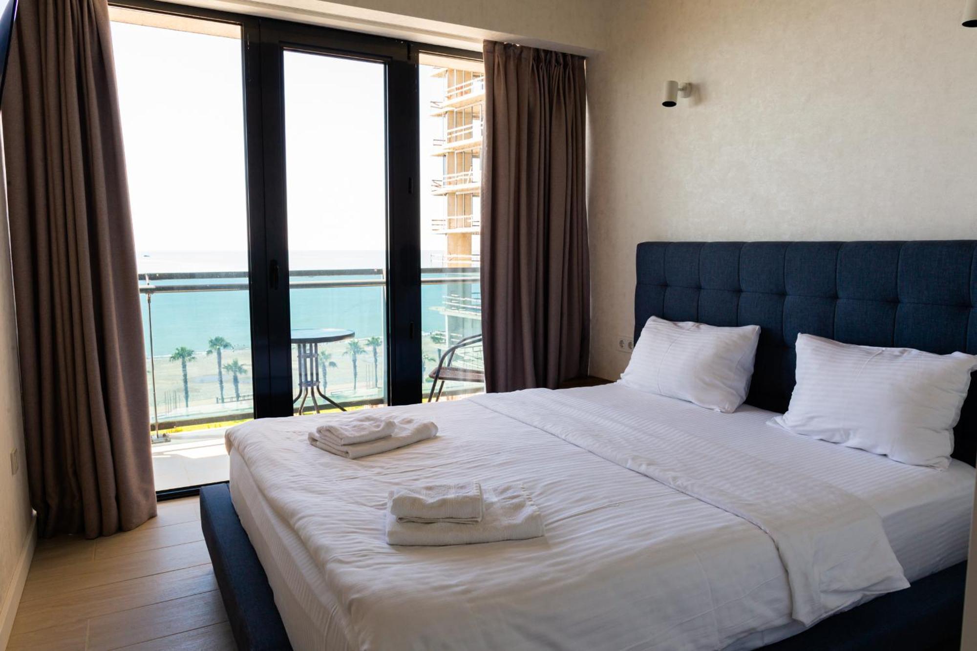 The Spot Apartments - Orbi Beach Tower Batumi Eksteriør billede